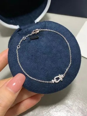 18K Gold Horseshoe Buckle inlaid Moissanite Bracelet