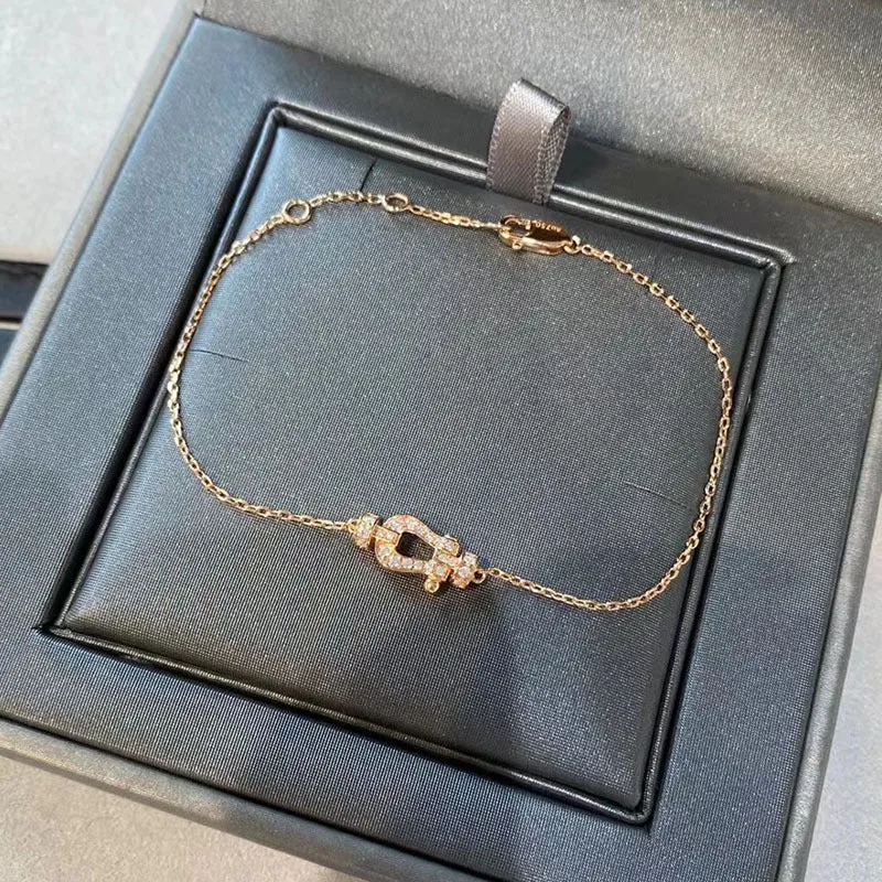 18K Gold Horseshoe Buckle inlaid Moissanite Bracelet