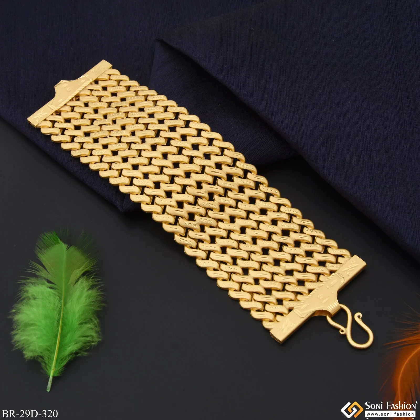 Etched Design High-Quality Gold Plated Pokal Bracelet for Men - Style D320