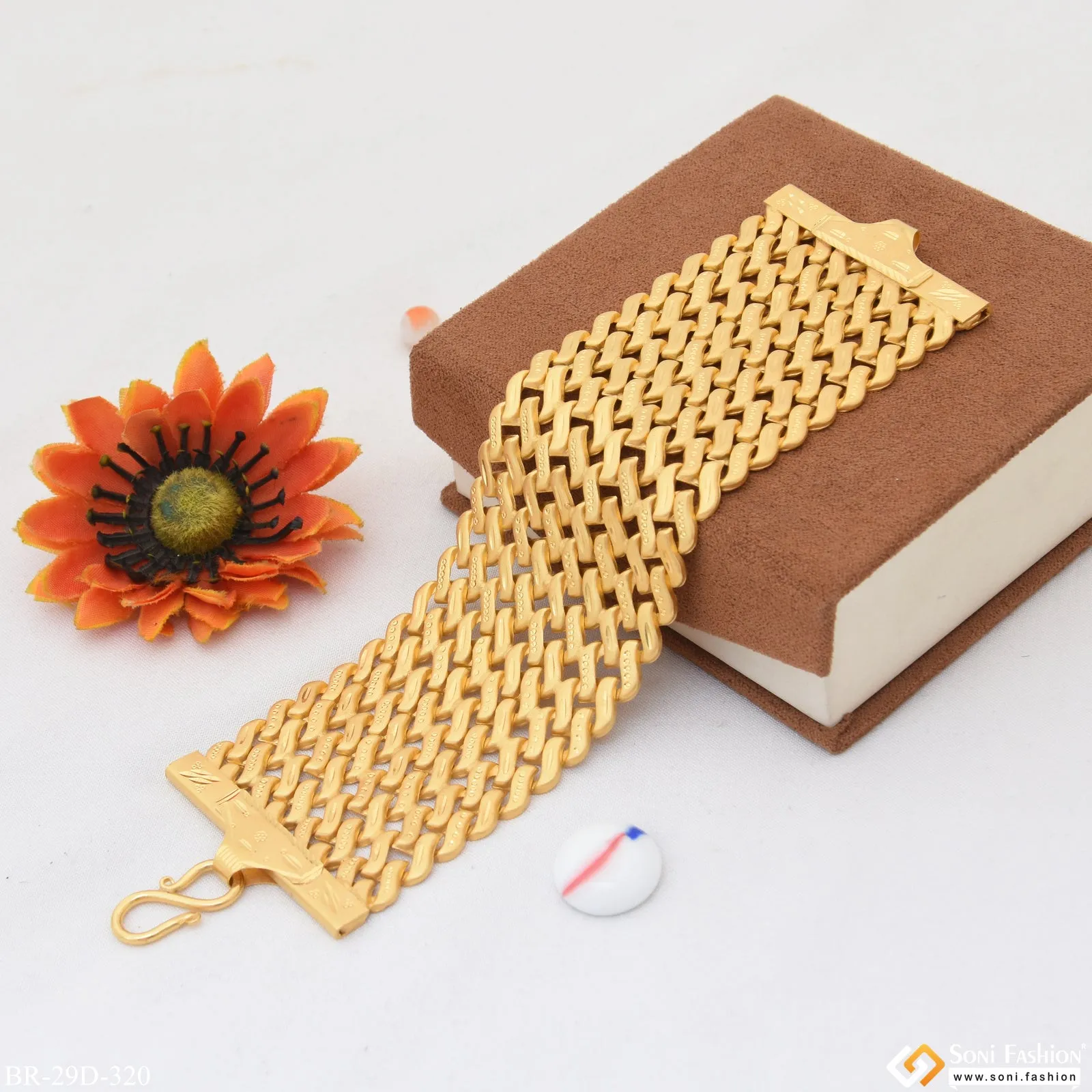 Etched Design High-Quality Gold Plated Pokal Bracelet for Men - Style D320