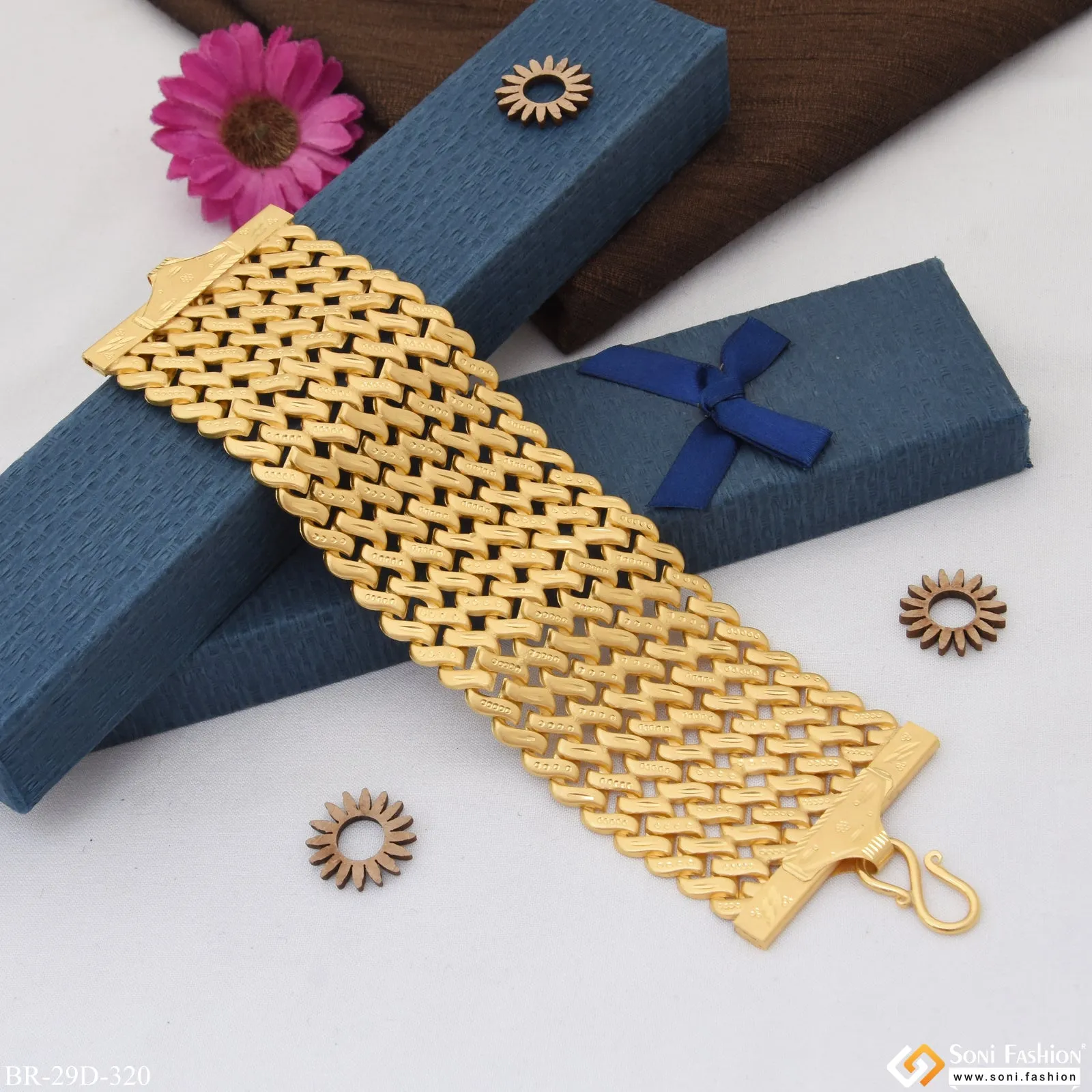 Etched Design High-Quality Gold Plated Pokal Bracelet for Men - Style D320