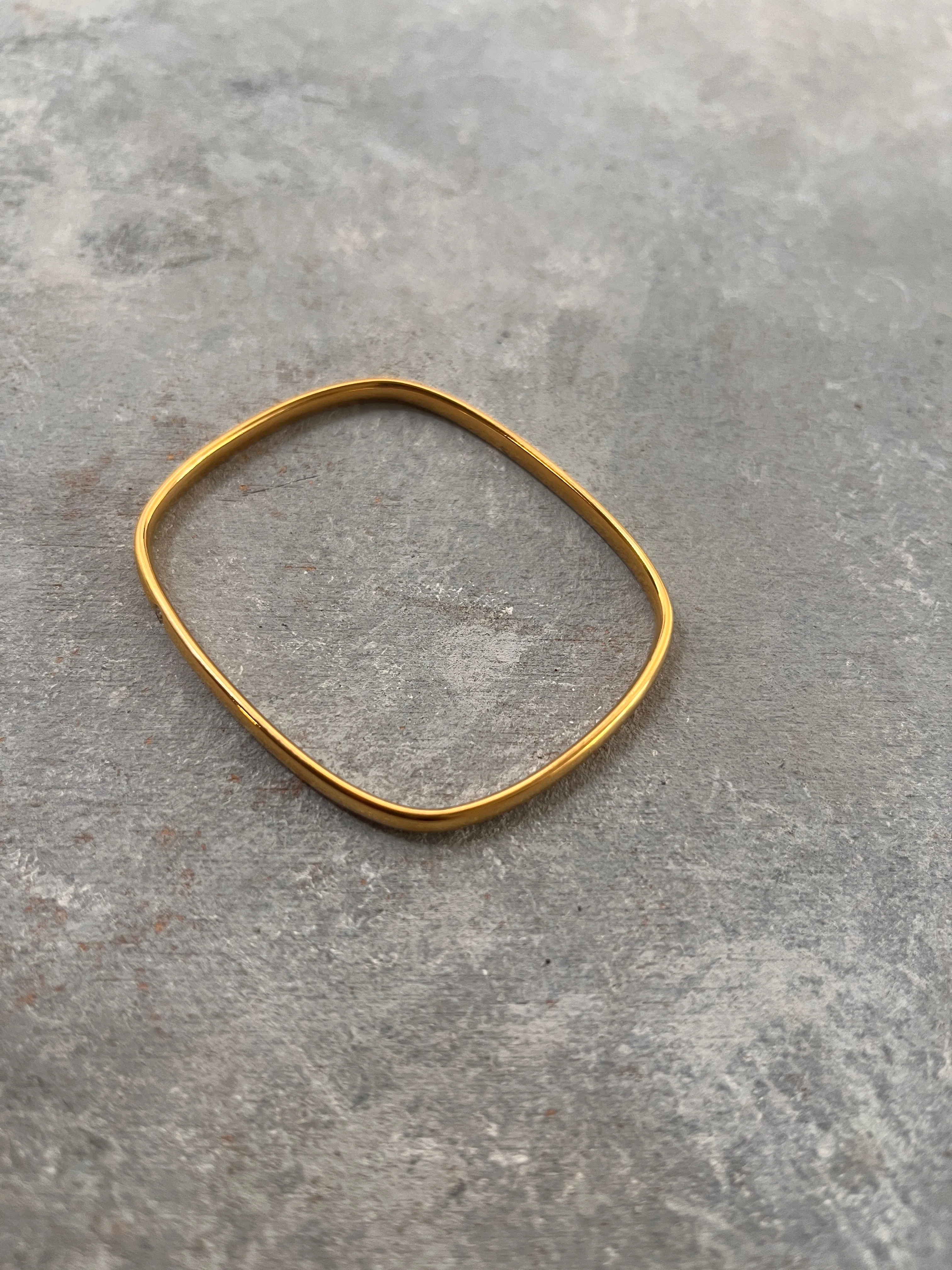 Plain Gold square Bangle (2.4 Bangle SIze)