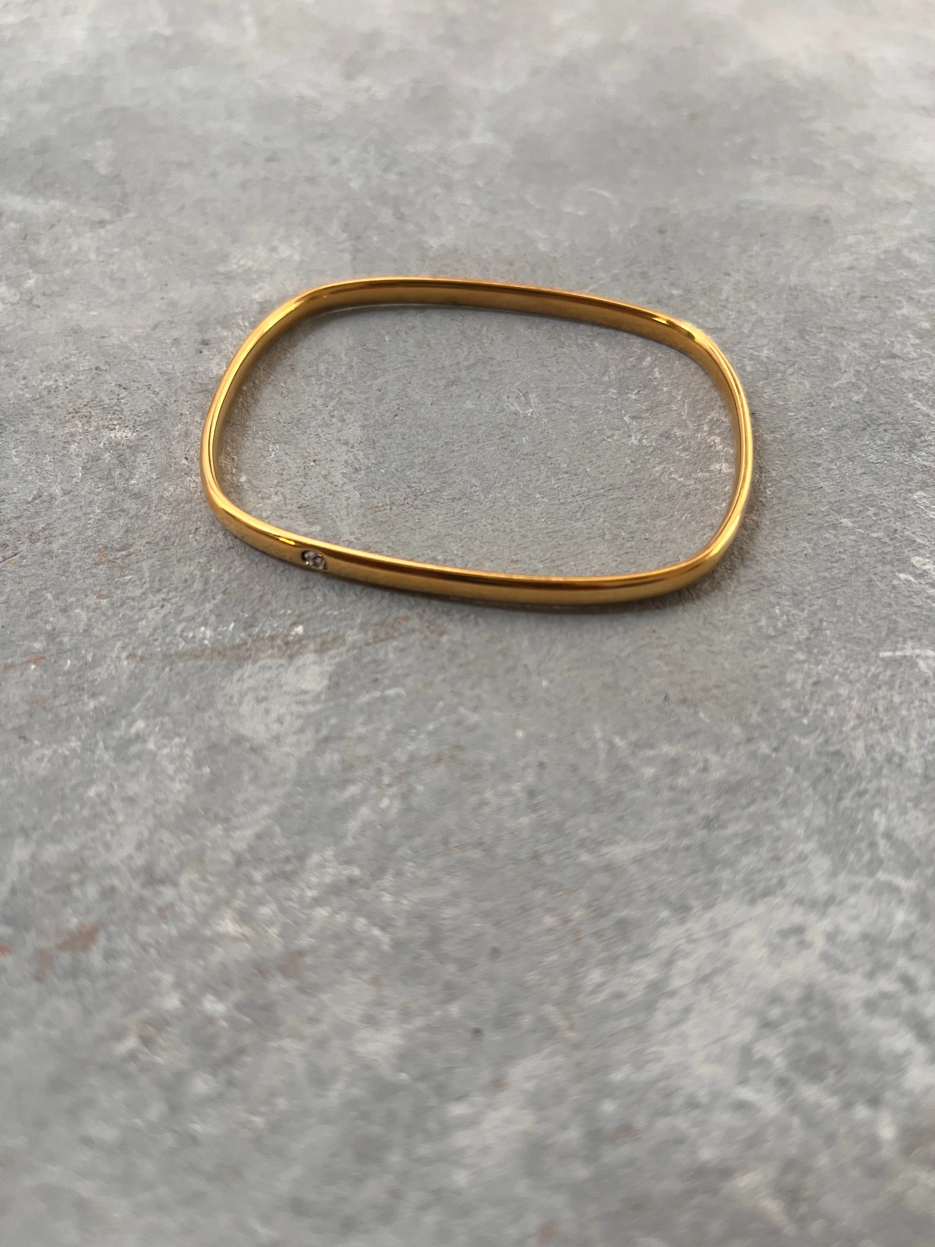 Plain Gold square Bangle (2.4 Bangle SIze)